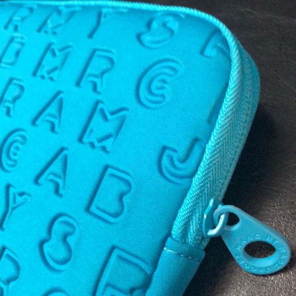 🆕 Marc by Marc Jacobs Accessory Sleeve - Picture 2 of 8
